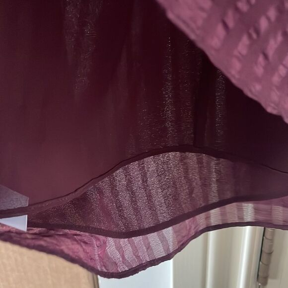 🎀FRAME draped textured silk halter top in Cabernet small - Picture 9 of 16